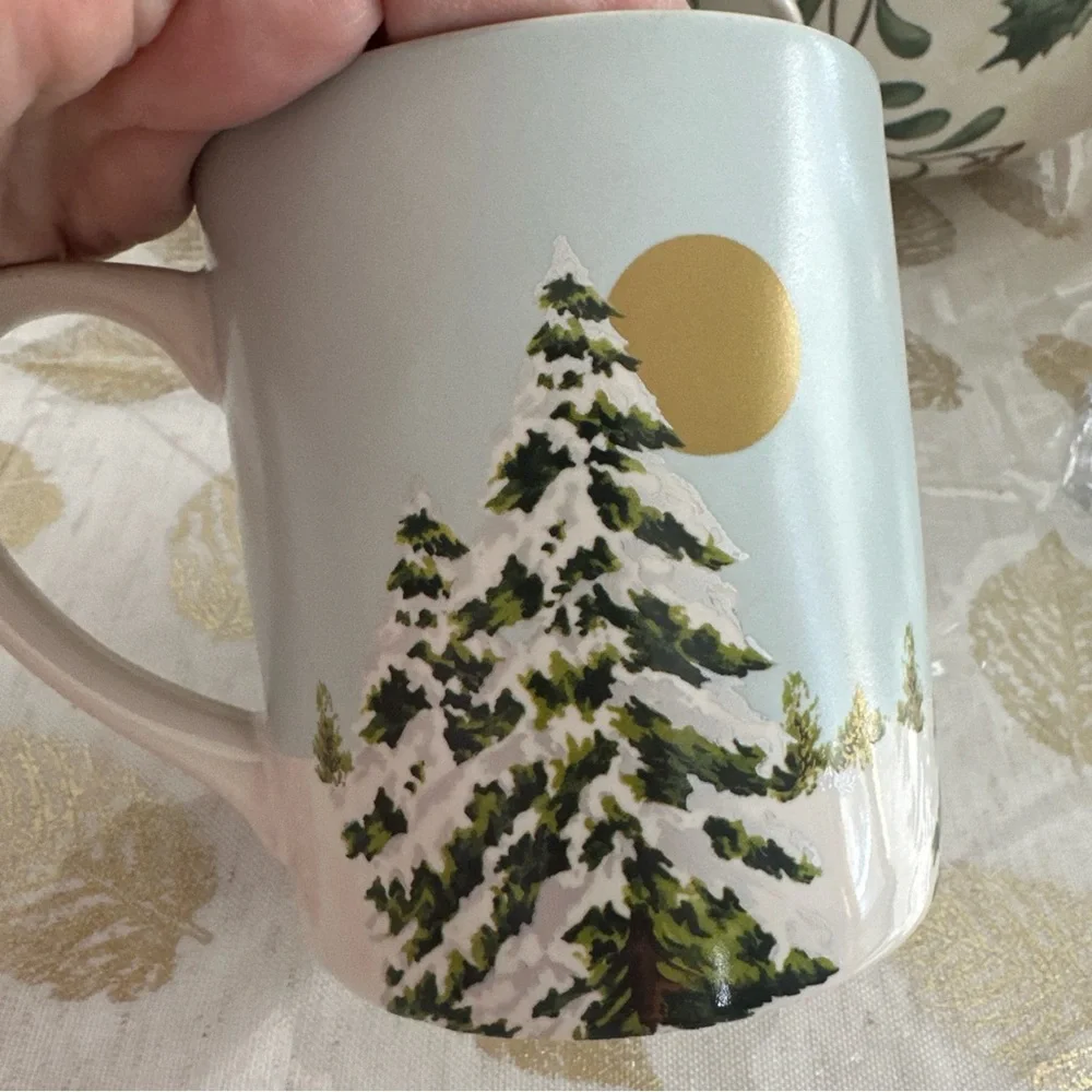 Williams-Sonoma Christmas coffee mugs new without tags 4“ x 3.5“